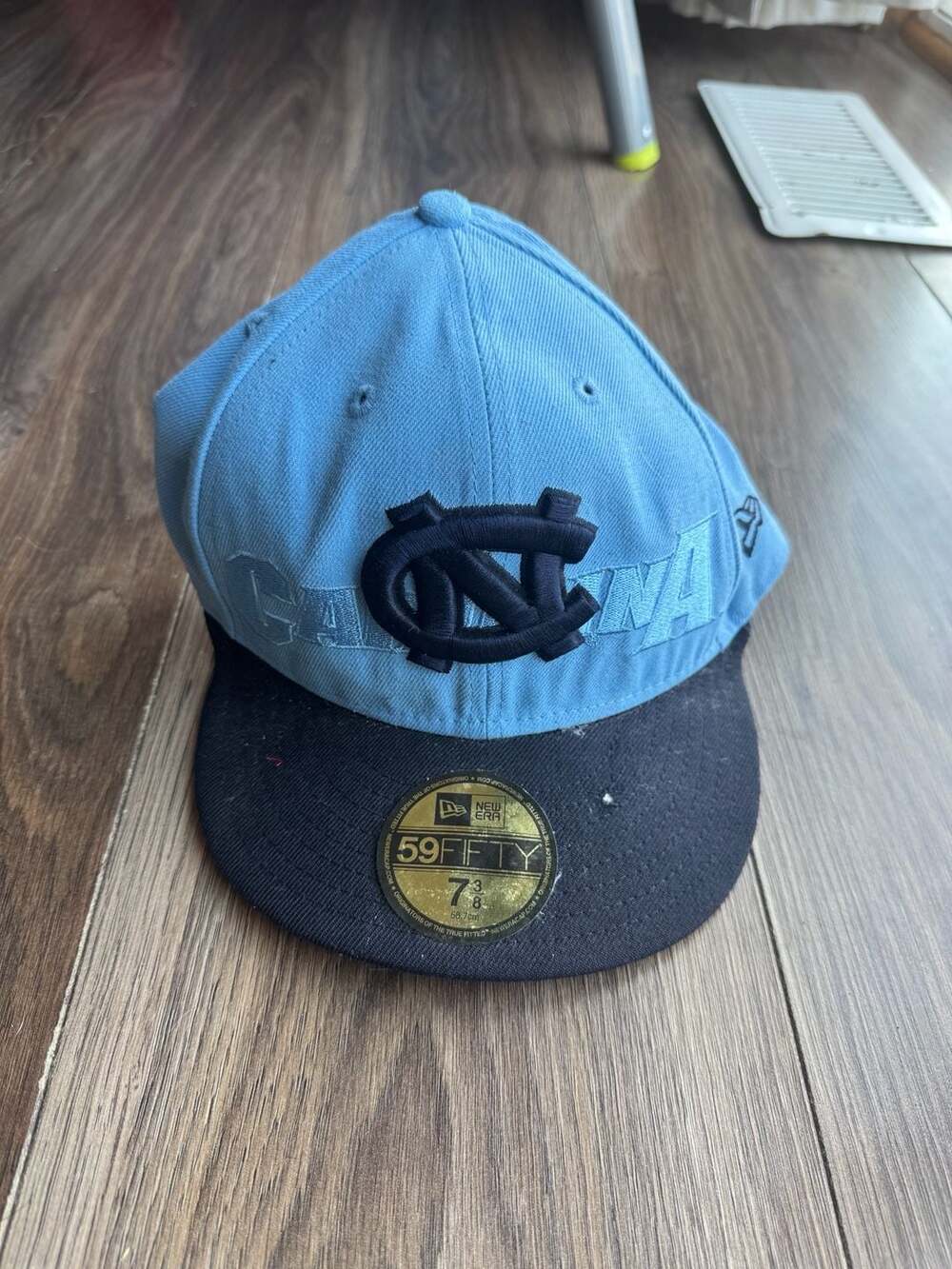 New Era 59FIFTY North Carolina Tar Heels Fitted Hat Size 7 3/8